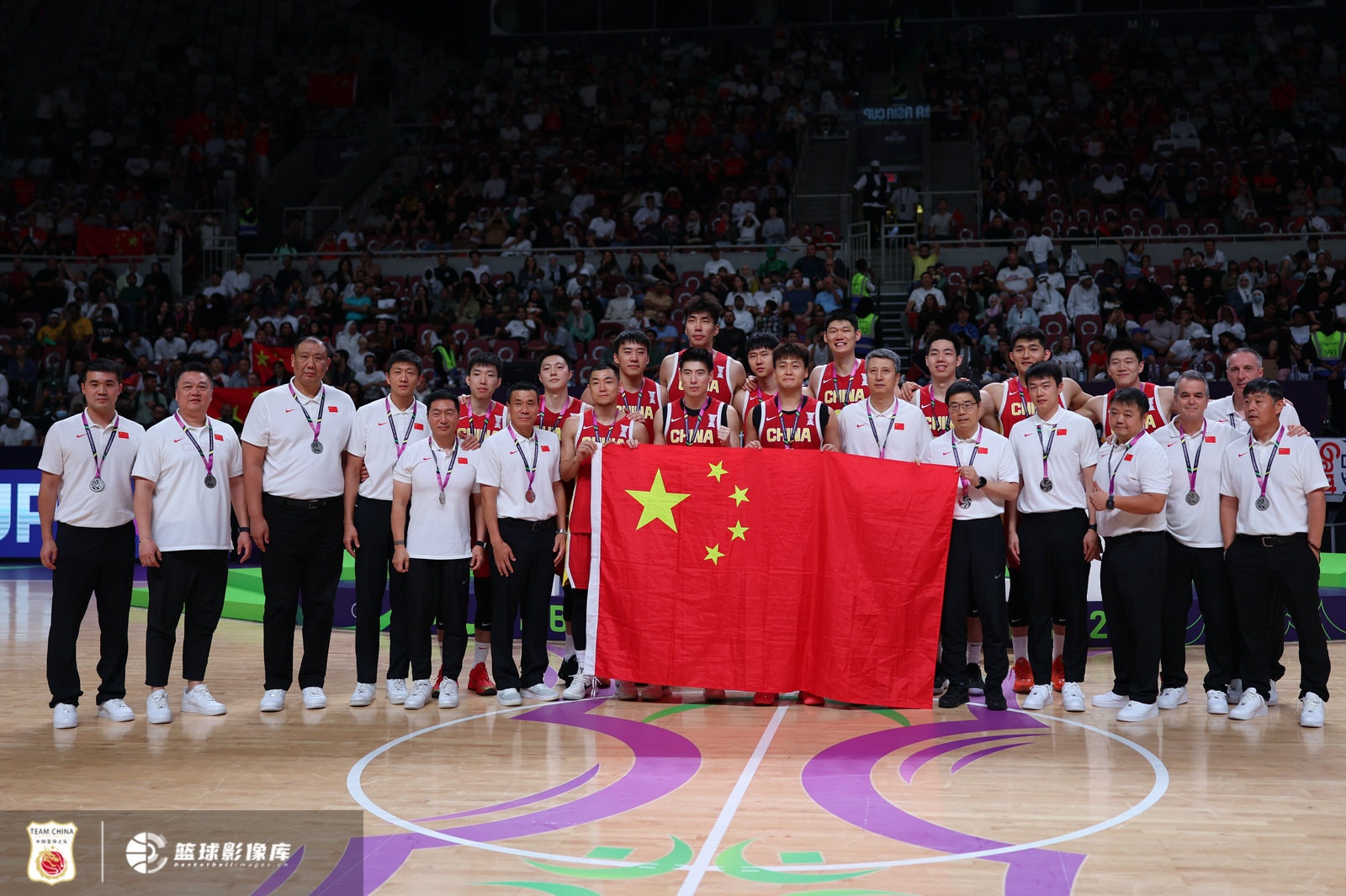 媒体人观点:中国男篮团结一致,亚洲赛场谁能挑战其地位?