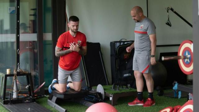 kaiyun-海港外援中卫：力争10月底杯赛复出 目标联赛夺冠