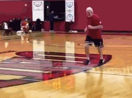 云开体育-72岁波波惨遭折返跑 美国男篮轻松备战尼日利亚